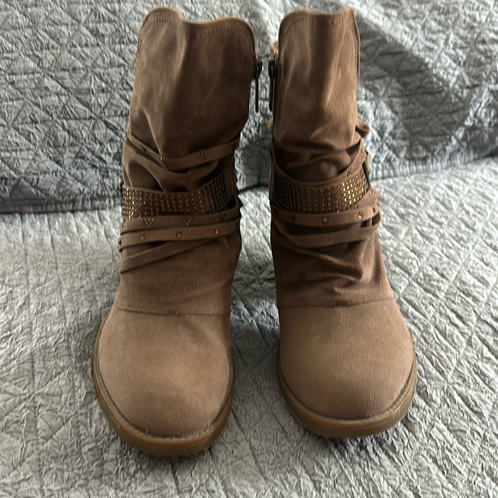 Lane Bryant boots Tan women's size 9w.